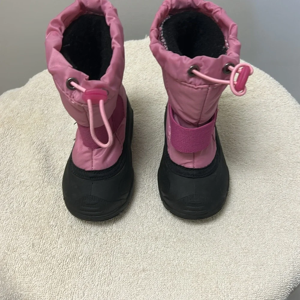 Kamik kids Insulted slip in Winter Snow Rain Boots girls Size 5 pink black